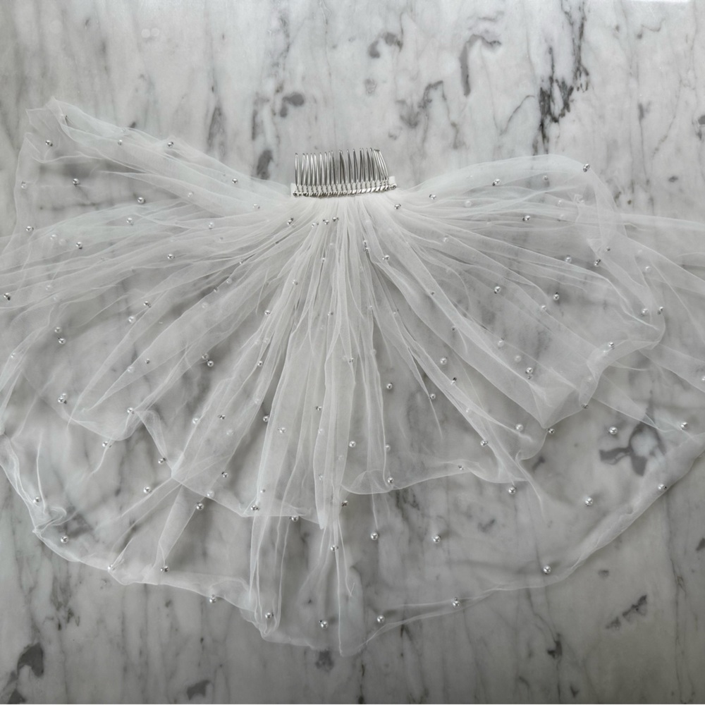 Elegant White Tulle Hair Comb